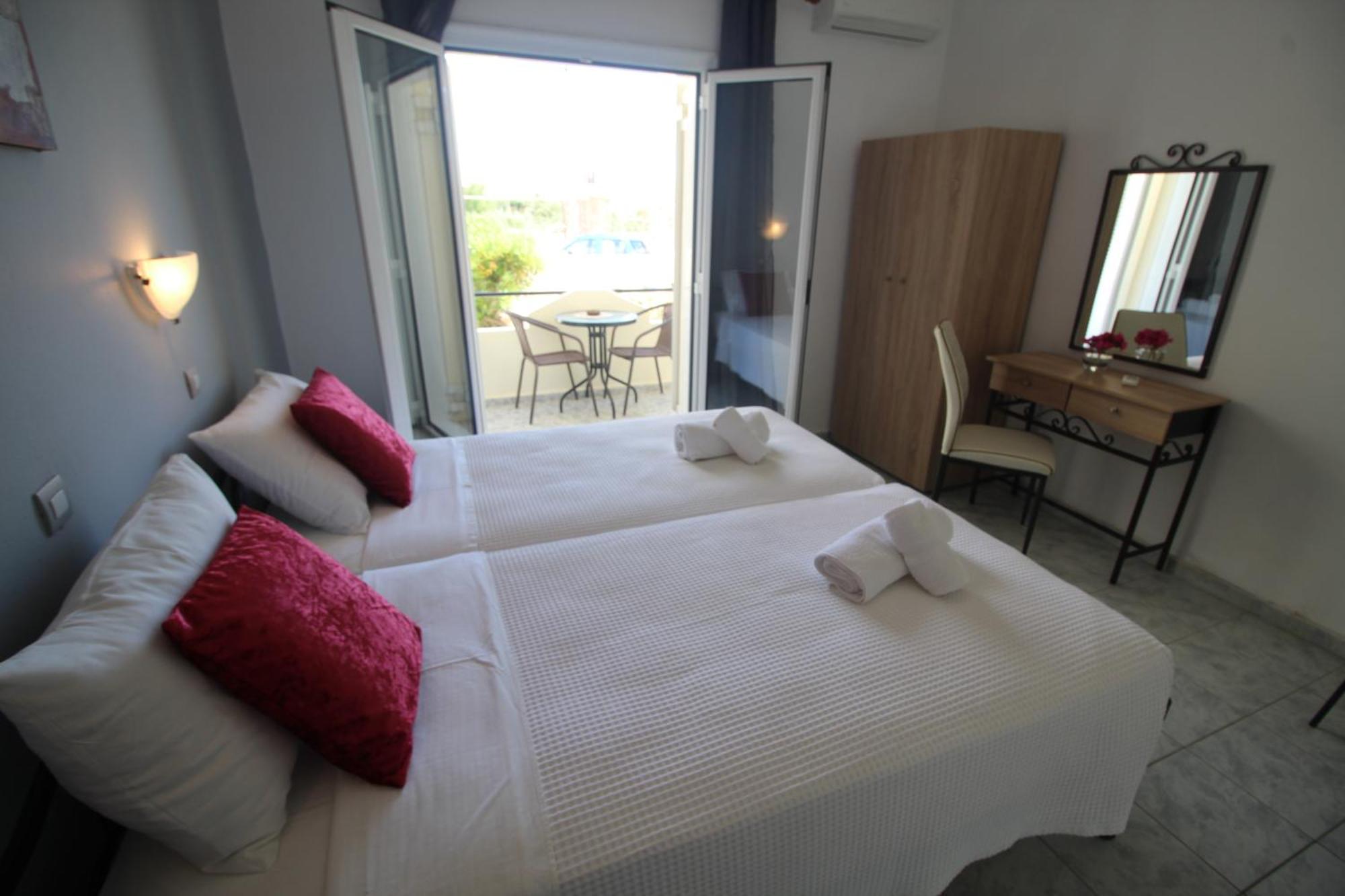 Tony'S Apartments Agios Georgios  Bagian luar foto